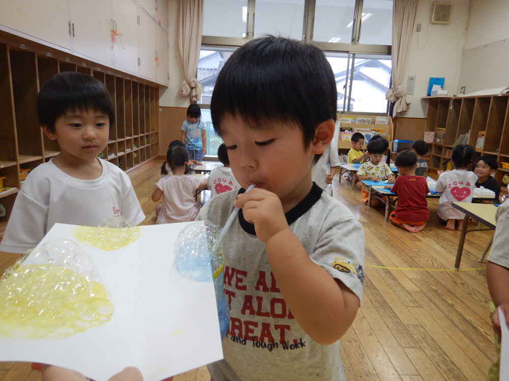 バブルアートをしている様子 (2)