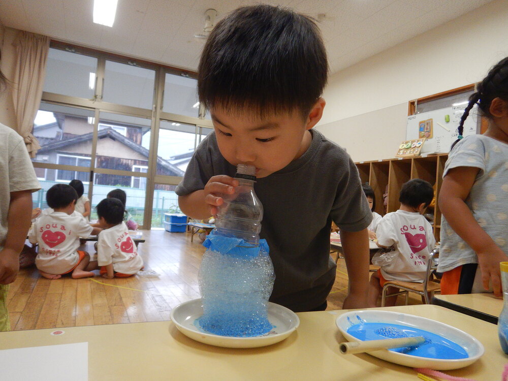 バブルアートをしている様子 (3)