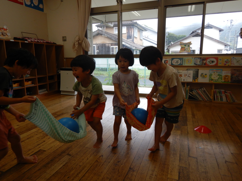 ボール遊び (1)