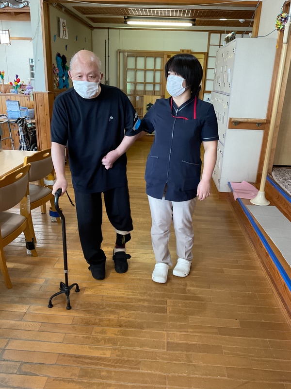 歩行訓練中です