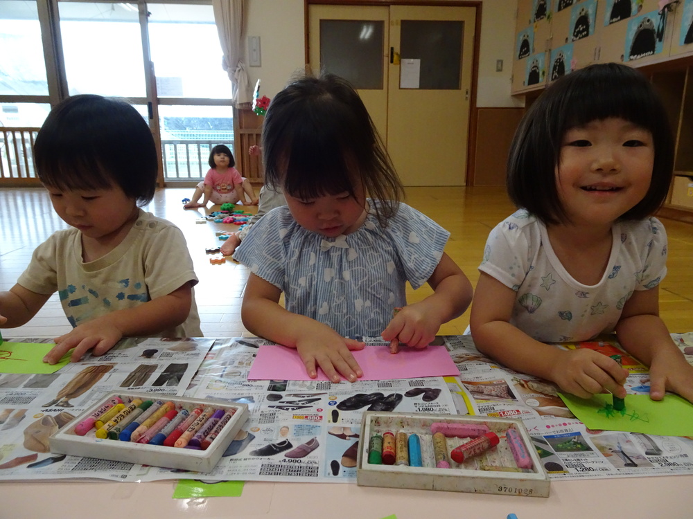 絵を描く子ども (2)