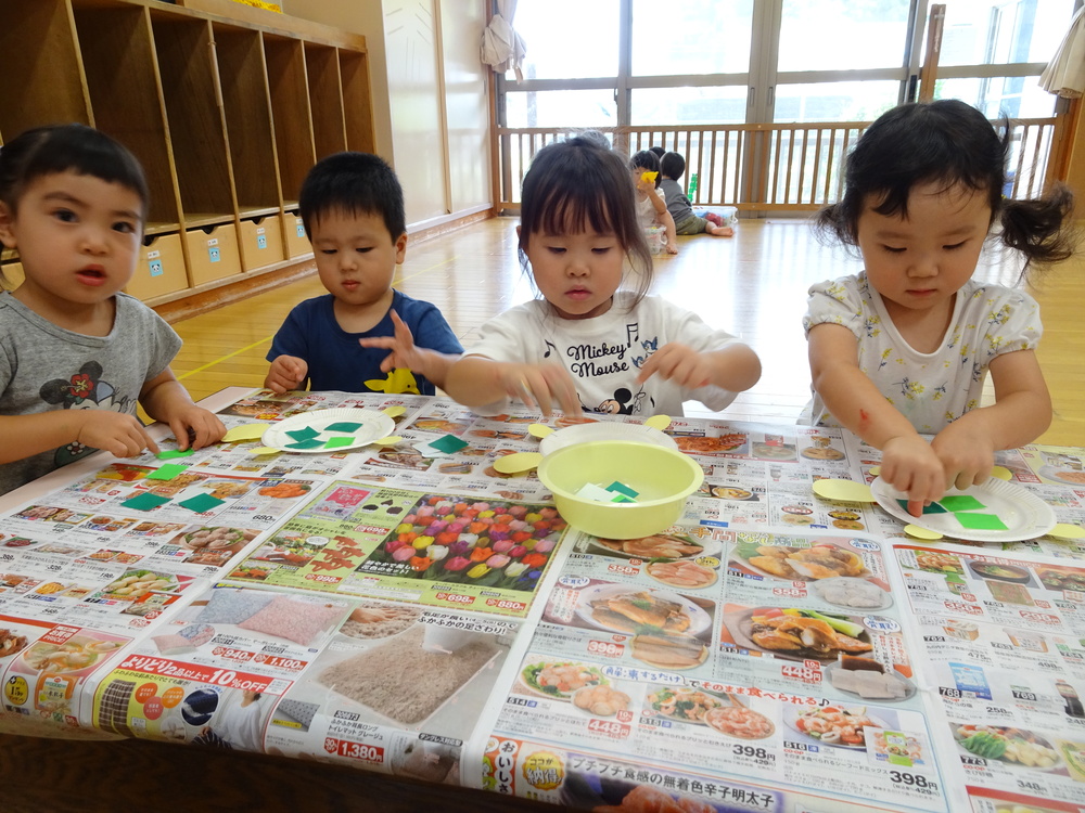 海の生き物の製作をしている様子 (5)