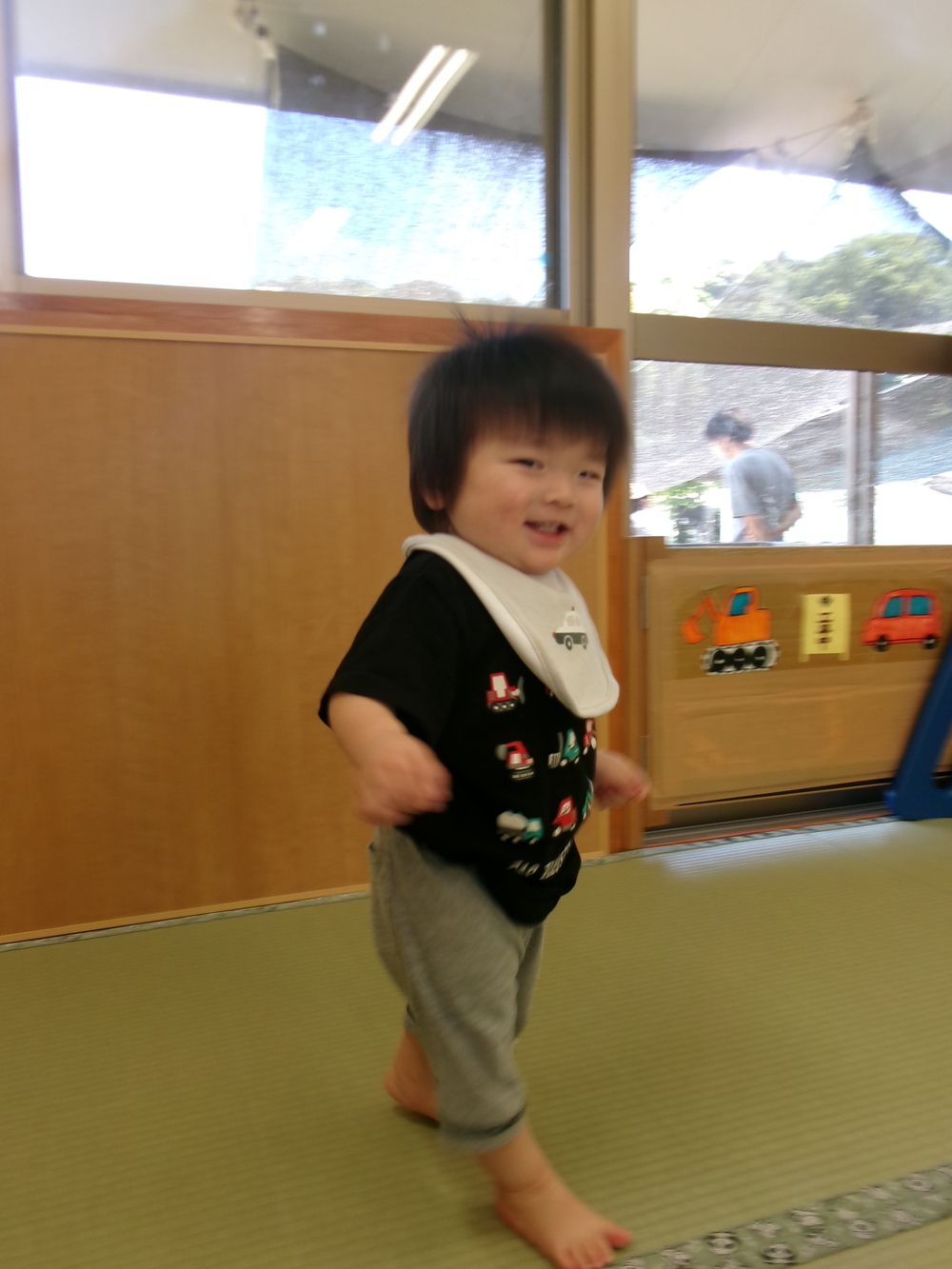 歩いている子ども
