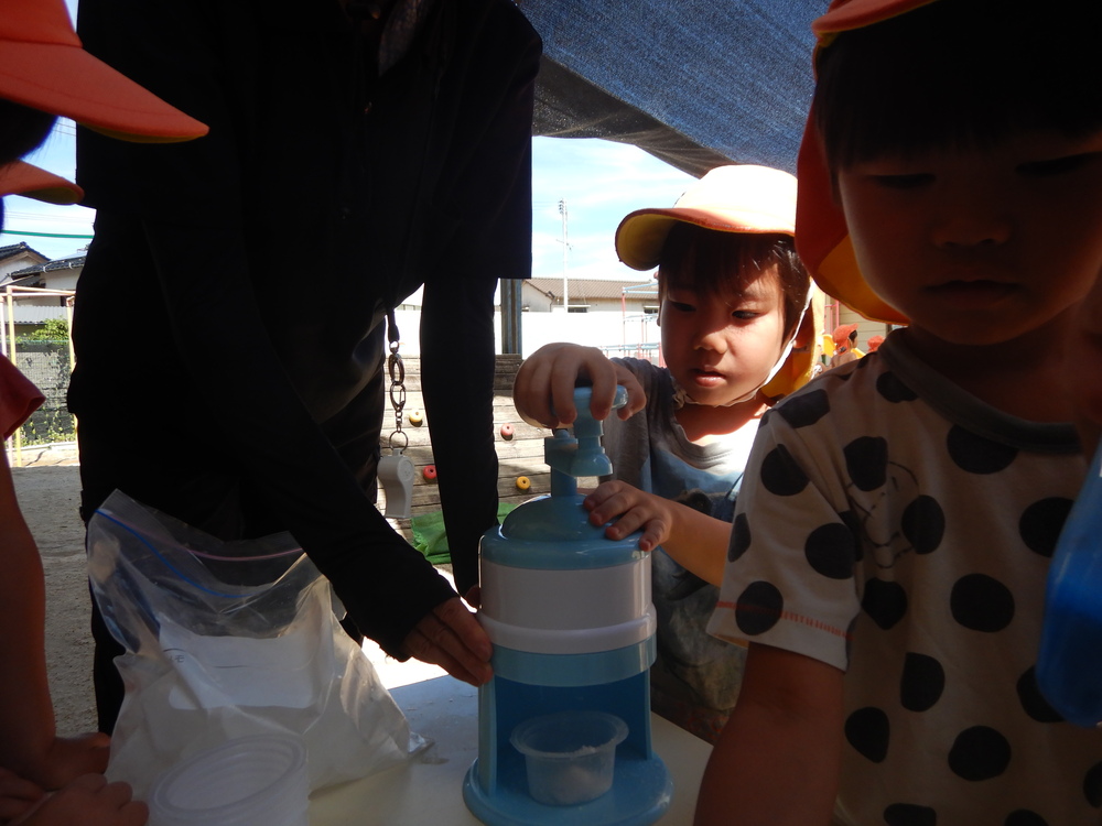 かき氷ごっこの様子 (4)