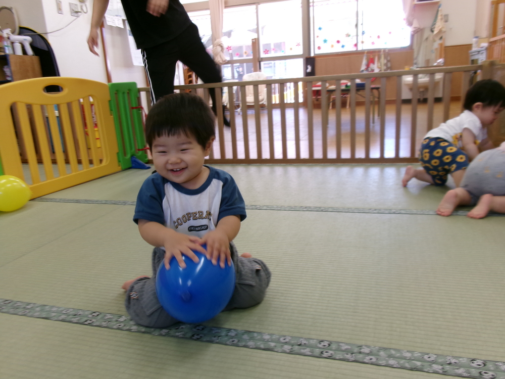 風船を持つ