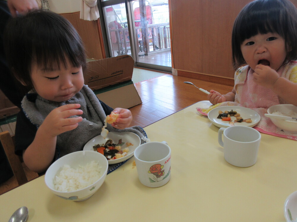 食事の様子 (3)