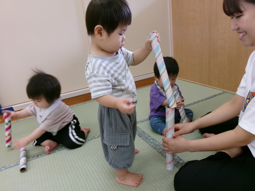 手作りおもちゃで遊ぶ３