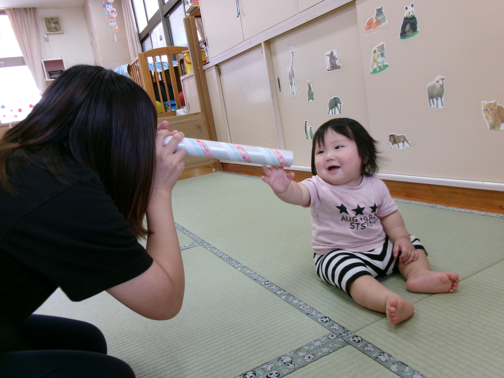 手作りおもちゃで遊ぶ４