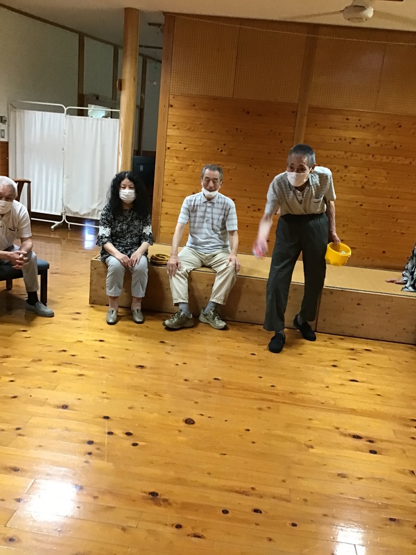 ボール投げをされています