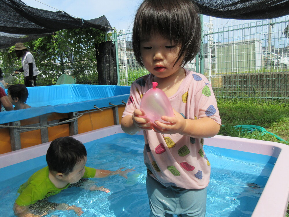 プール遊びの様子 (3)
