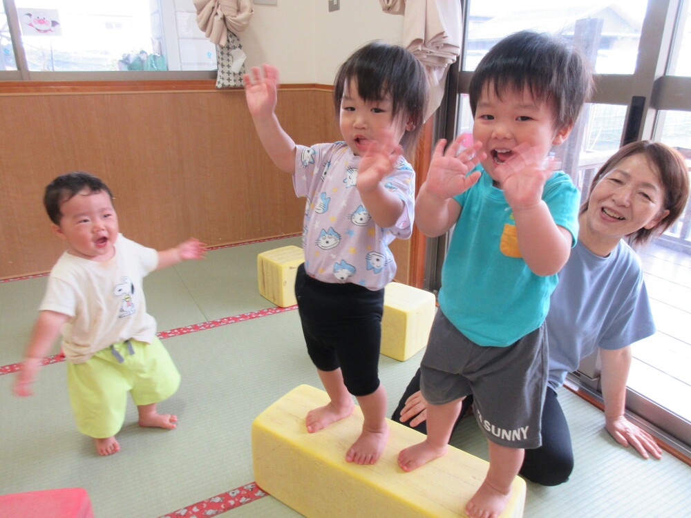 プラフォーミングで遊んでいる様子