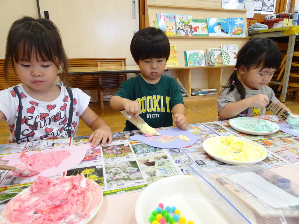 製作を 楽しむ子ども(4)