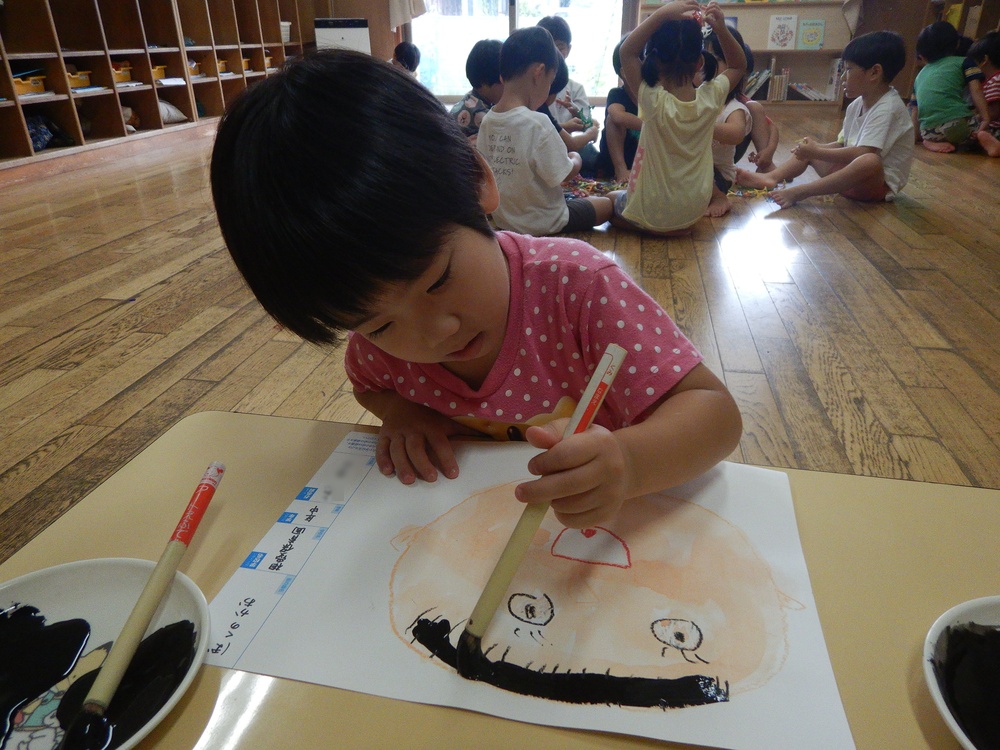 お絵描きの様子 (2)