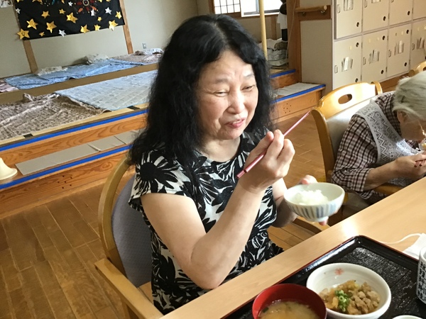 食事中です