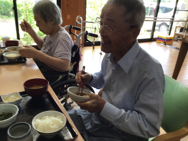 食事中です
