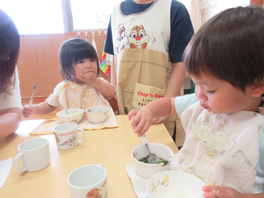 食事の様子 (4)
