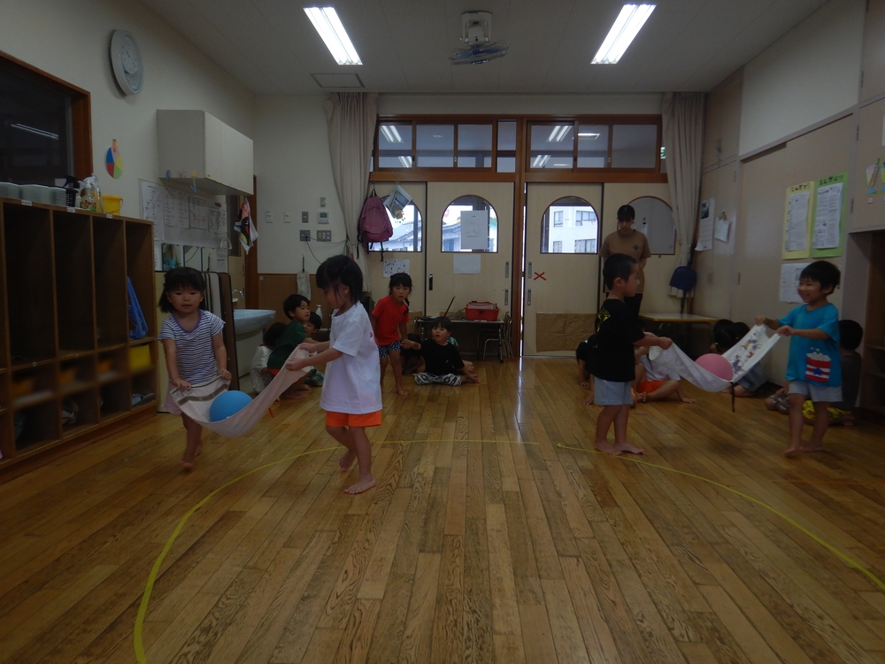 ボール運び競争