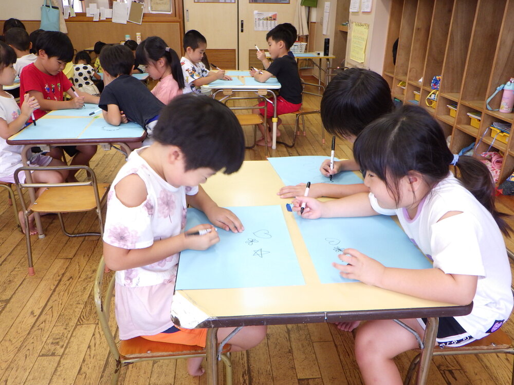 絵を描く様子