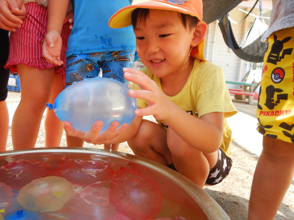 水風船遊び (2)