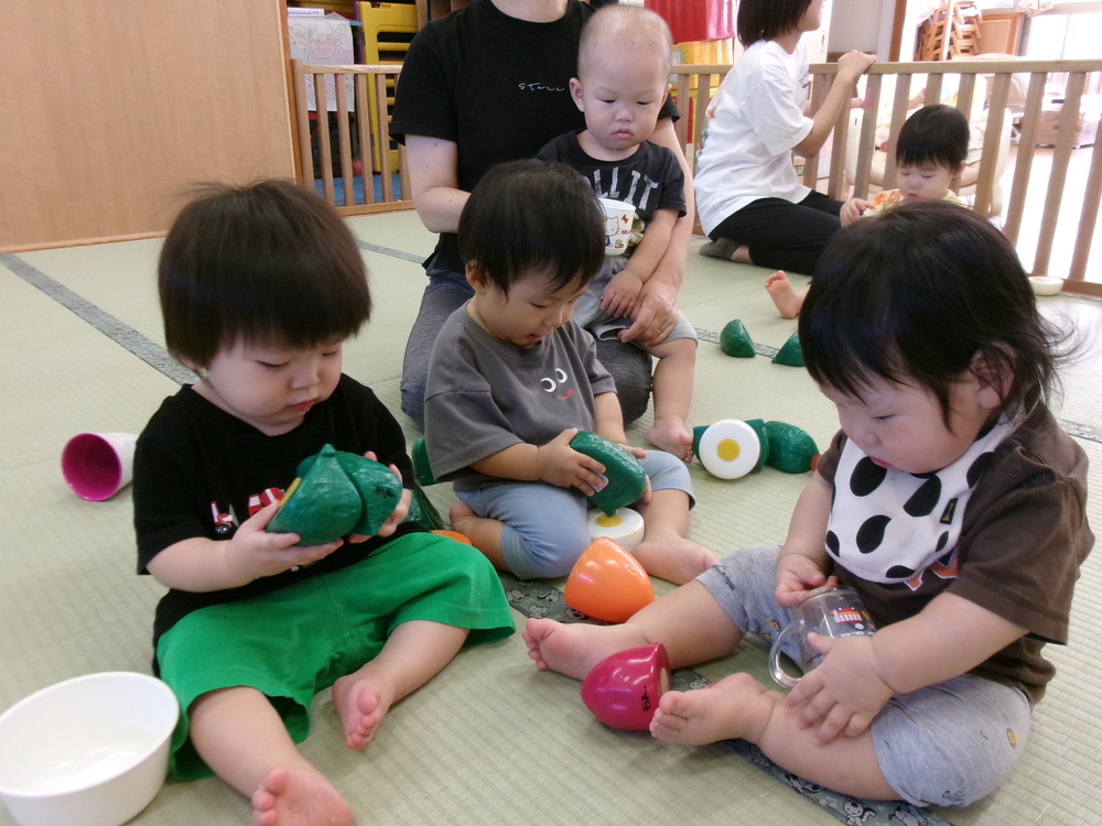 3人で座る