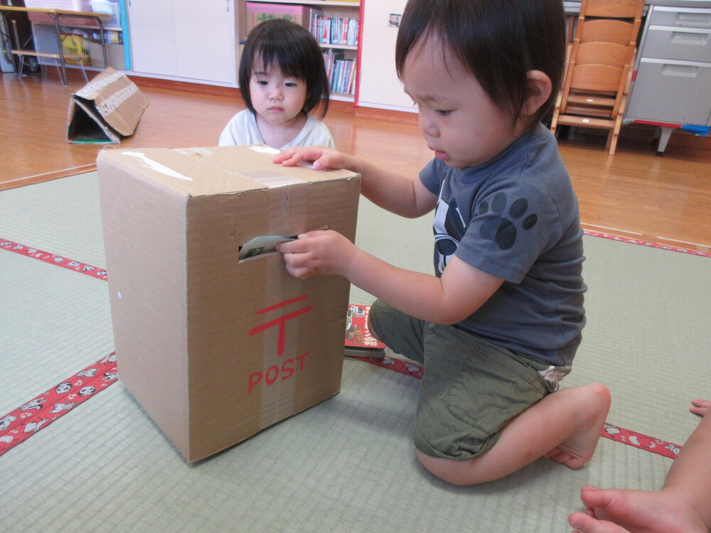 ポスト投函ごっこの様子 (1)