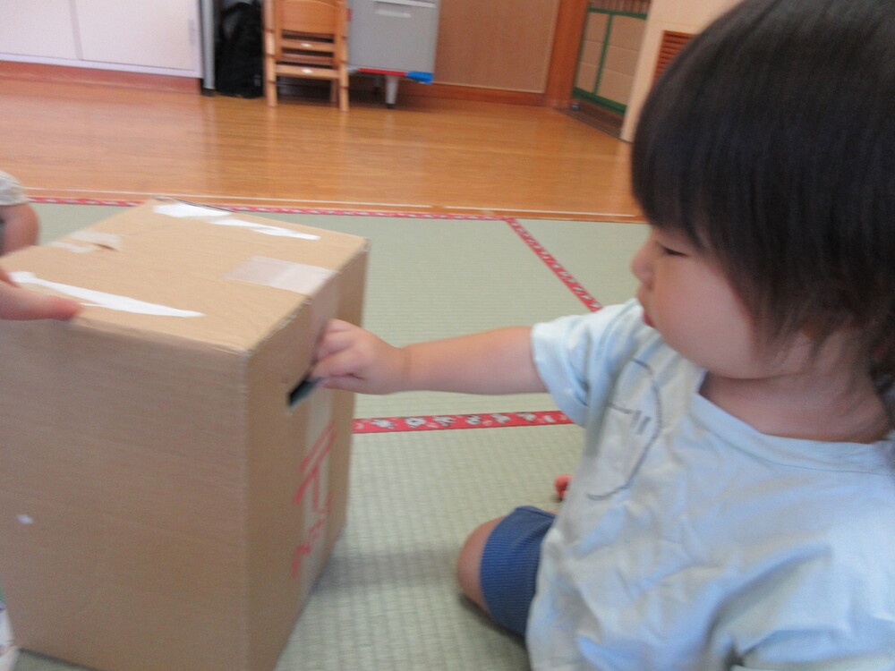 ポスト投函ごっこの様子