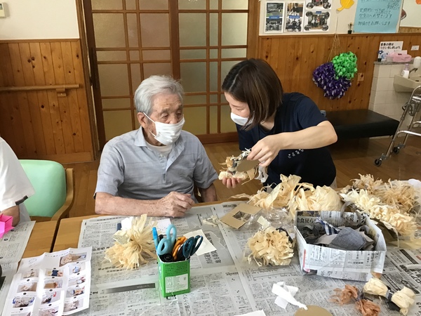 説明を聞きながら作られています