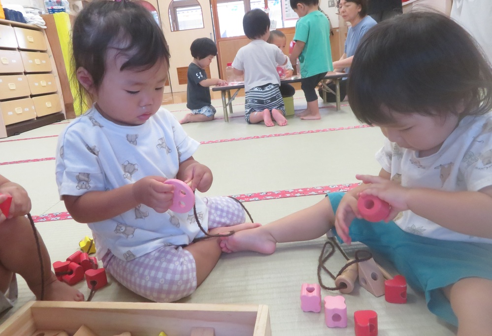 室内遊びをする様子 (3)