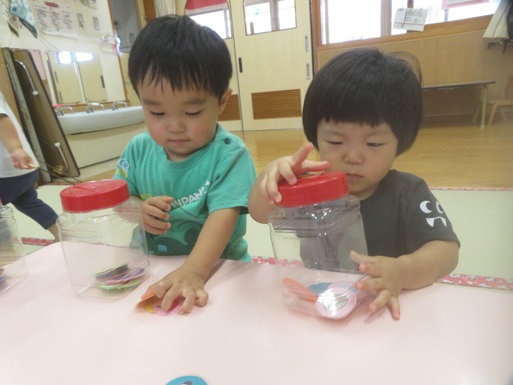 室内遊びをする様子 (4)