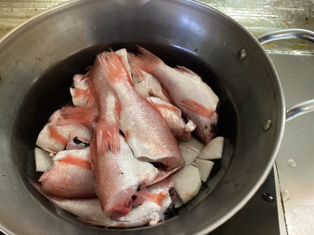 大根をそこに入れる