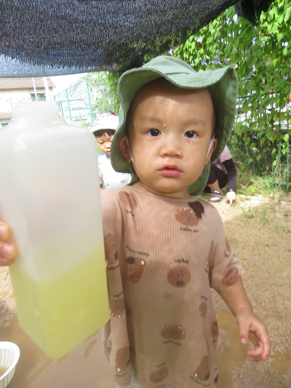 どろんこ遊びの様子 (2)