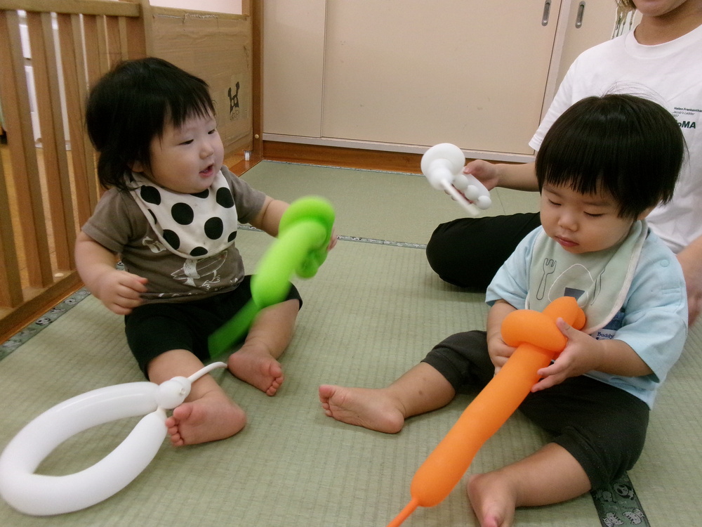 風船を持つ