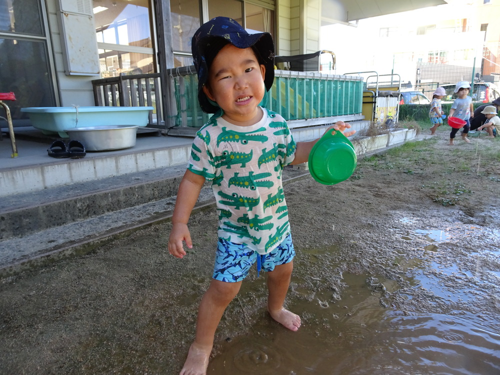 園庭で遊ぶ子ども (5)