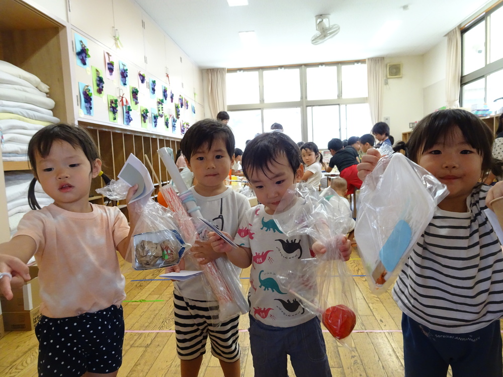中日ごっこを楽しむ子ども (5)