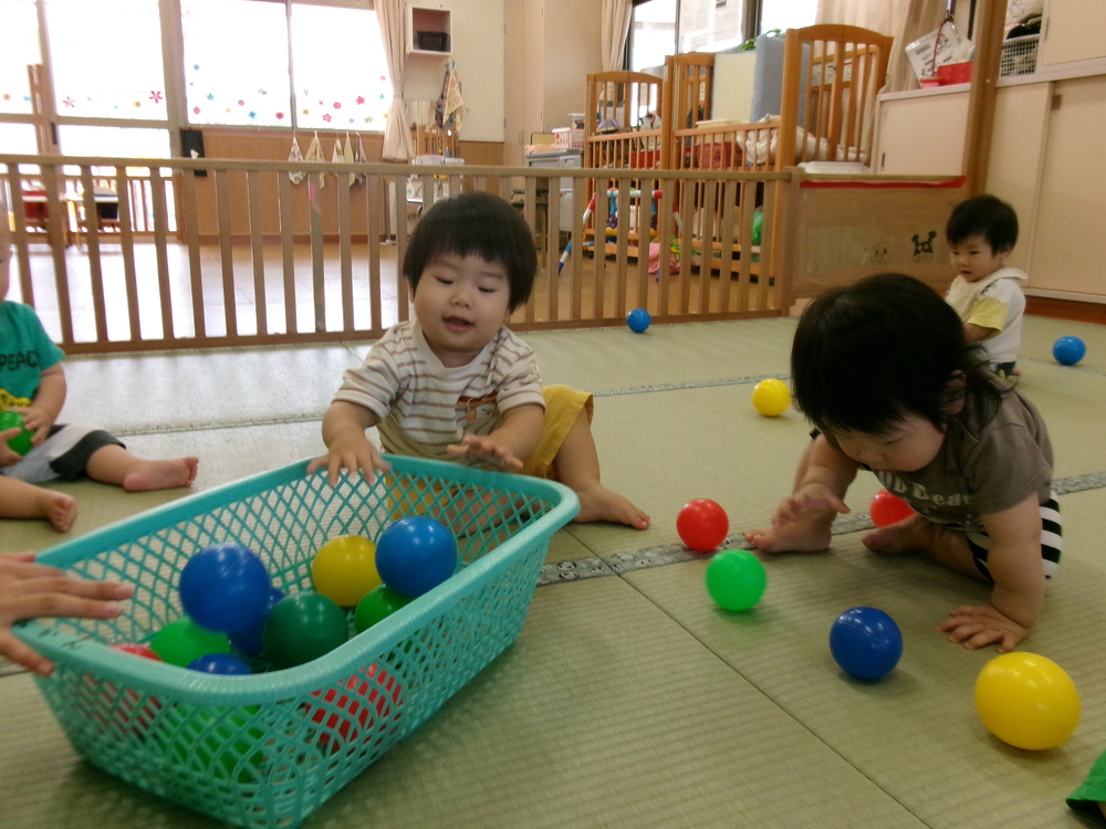 ボールをカゴに入れる