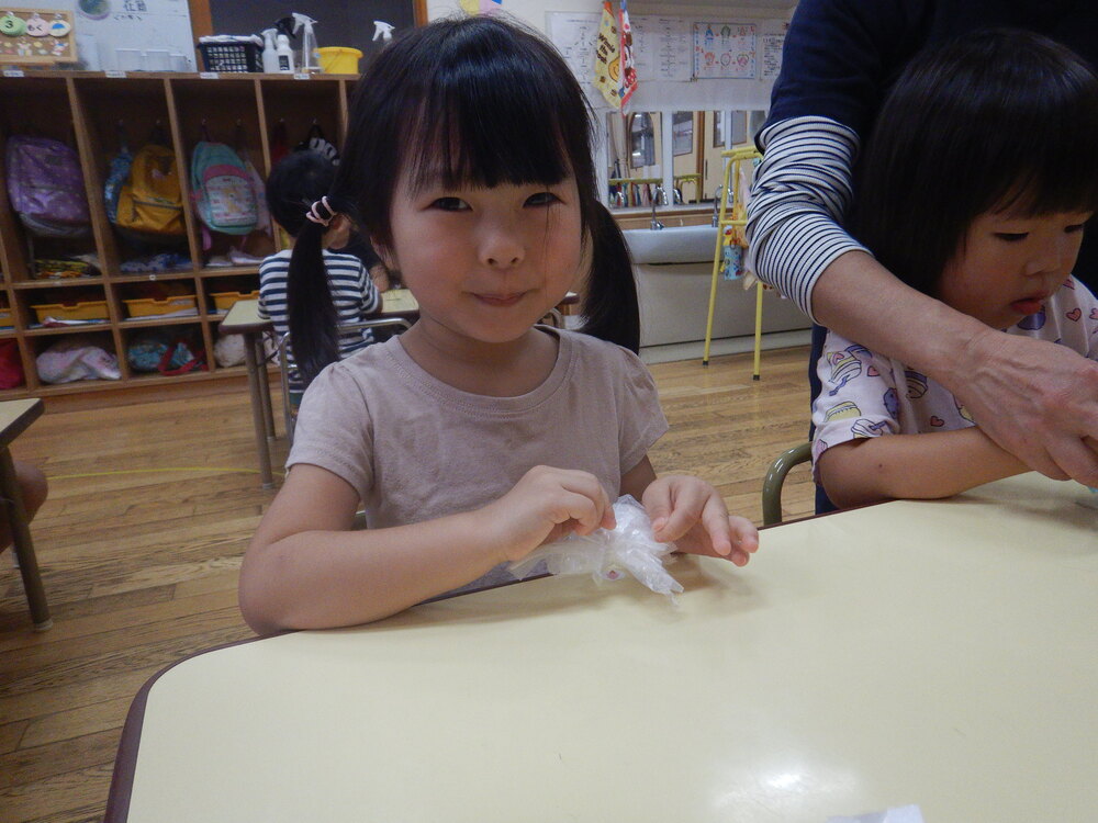 小さいポンポンを作っている様子 (1)