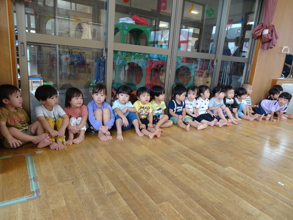 運動会のリハーサルを見ている様子 (1)