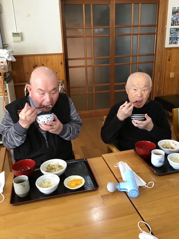 お食事中です