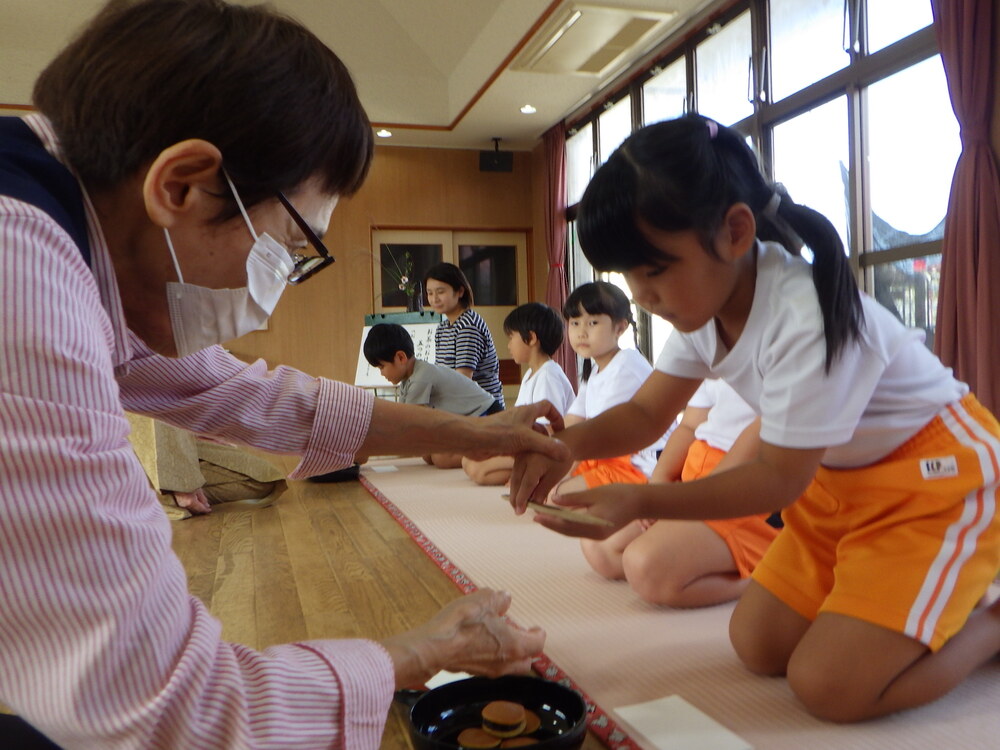 お茶のお稽古の様子
