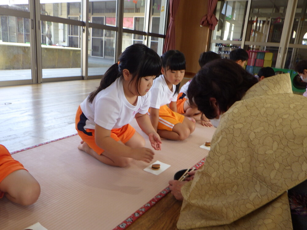 お茶のお稽古の様子