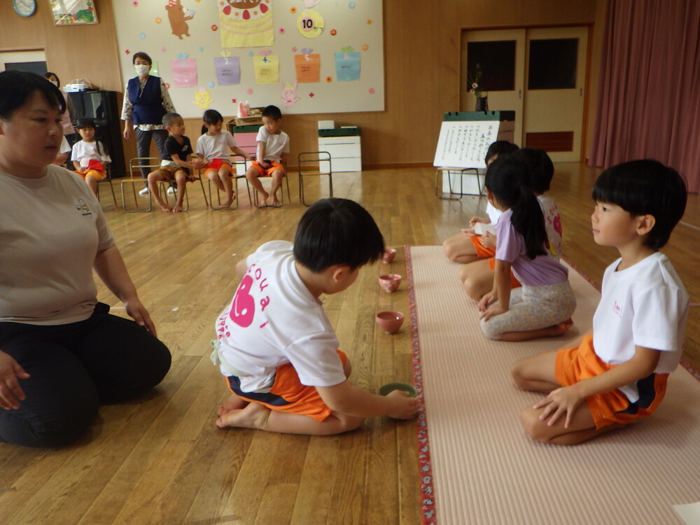 お茶のお稽古の様子