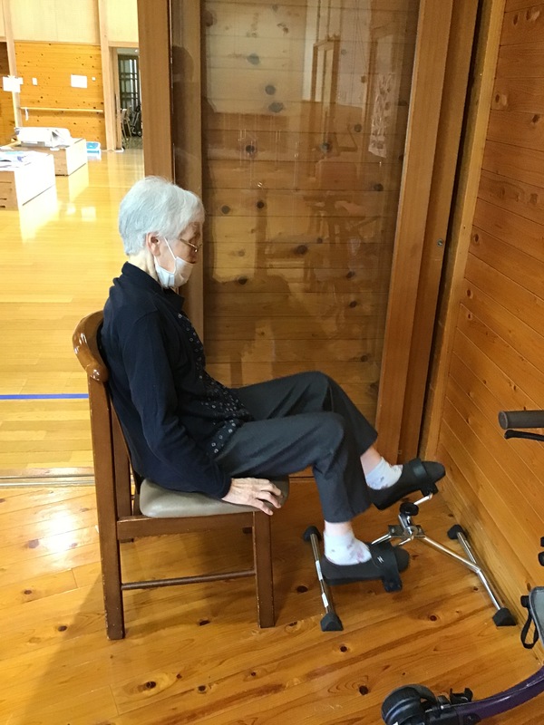 足漕ぎの運動です