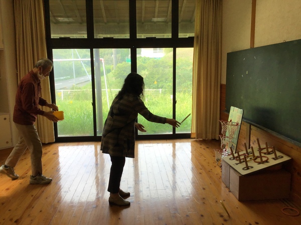 輪投げ、ボール投げです