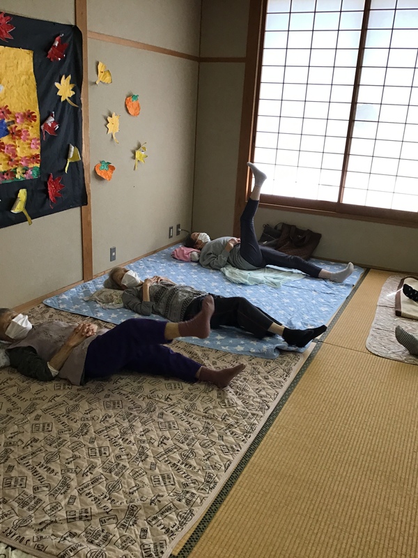 横になって行う体操です