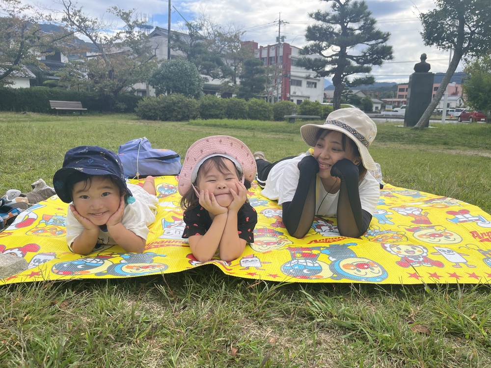 市民会館で遊ぶ子ども (4)