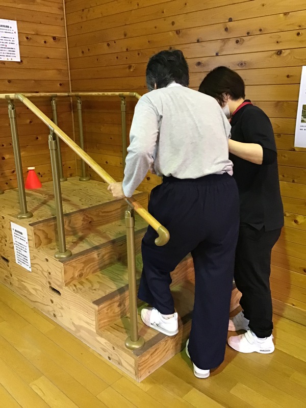 階段上がっています
