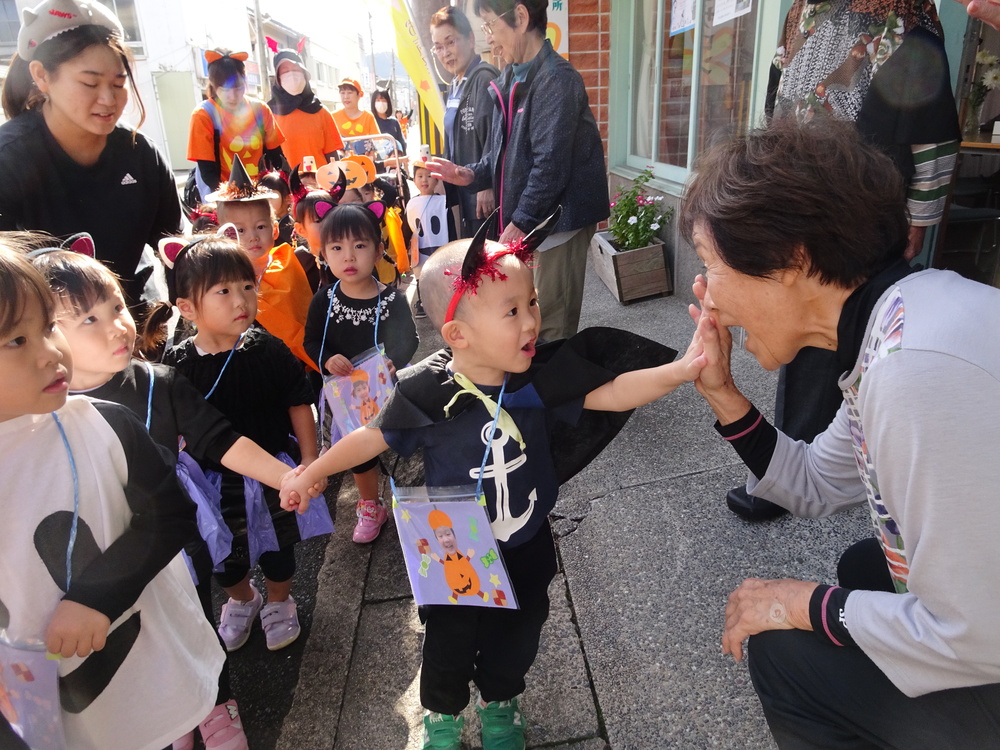 ハロウィンパレード歩いている様子 (3)