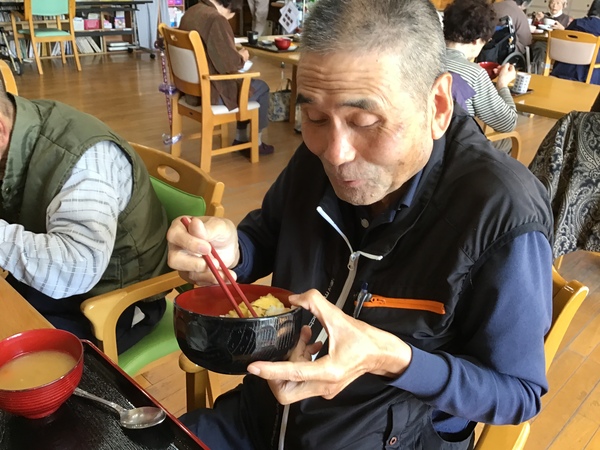 食事中です