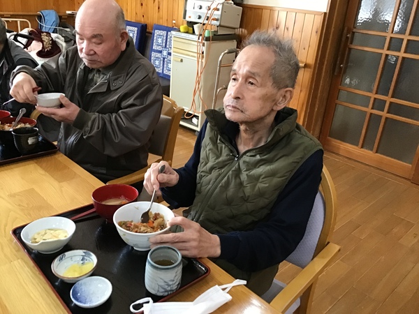 食事中です