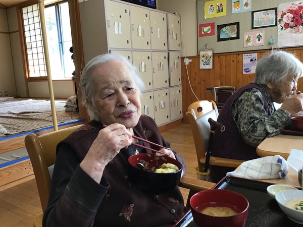 食事中です